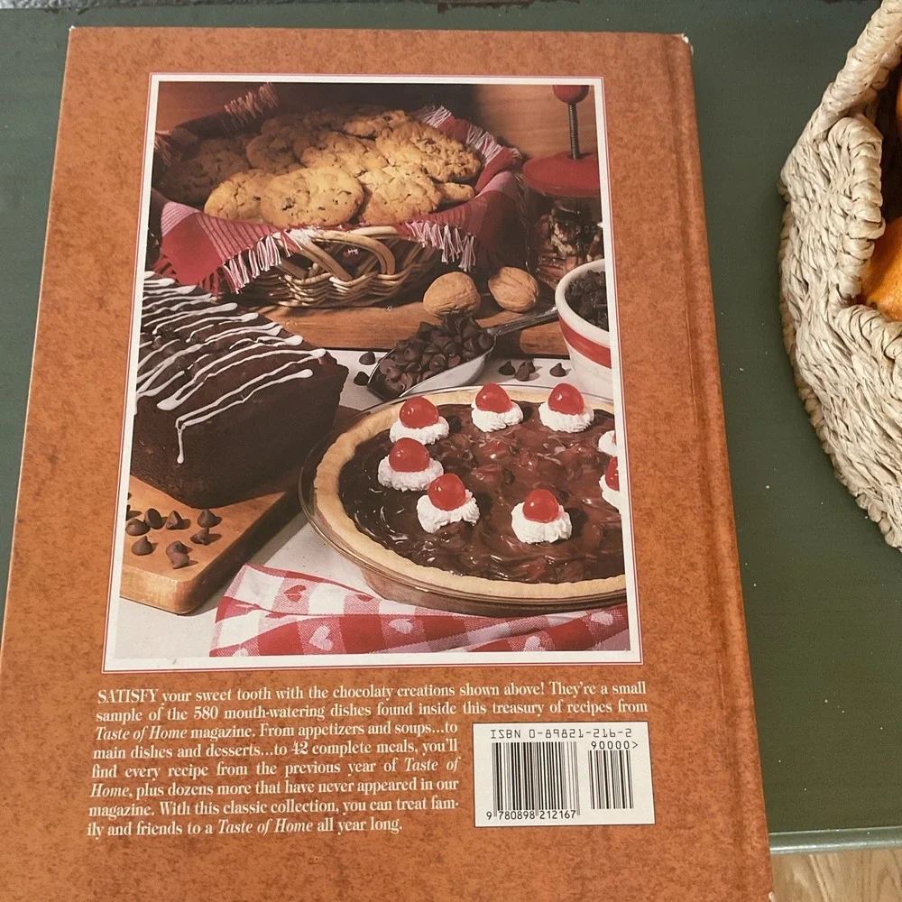 1998 TASTE OF HOME‎ ANNUAL RECIPES Cookbook Cook Book